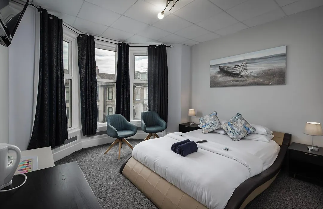 100 Pipers Hotel-1